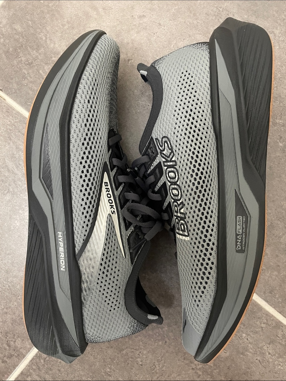 Brooks Hyperion 3 running shoes size 12 - Picture 3 of 12